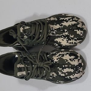 Camo tennis shoes
